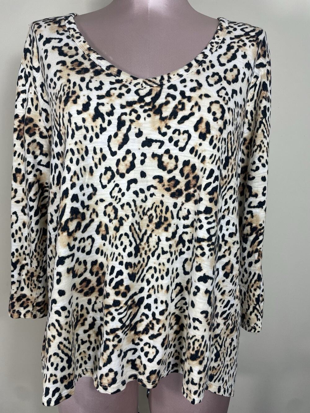 Chicos Leopard Soft V-Neck 3/4 Sleeve Women's Shirt Top Chico Sz 3 Comfort XL